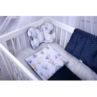 Obojstranné hniezdočko (kokon) pre bábätko - PREMIUM set 7v1 - Prechádzka v oblakoch s tmavomodrou minky