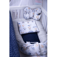 Obojstranné hniezdočko (kokon) pre bábätko - PREMIUM set 7v1 - Prechádzka v oblakoch s tmavomodrou minky