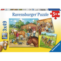 RAVENSBURGER Puzzle Deň u koní 3x49 dielikov