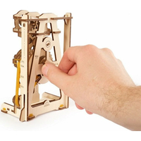 UGEARS 3D puzzle Kyvadlo (metronóm) 92 dielikov