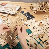 ROBOTIME Roker 3D drevené puzzle Vojenský džíp 369 dielikov