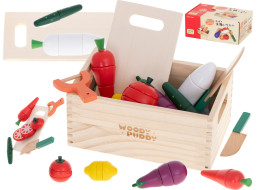 Drevená krájacia zelenina v krabici s príslušenstvom