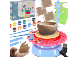 Hrnčiarsky kruh s hlinou a farbami