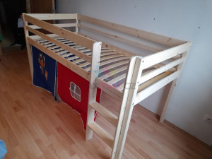 Detská vyvýšená posteľ PIRÁTI modročervený - PRÍRODNÉ