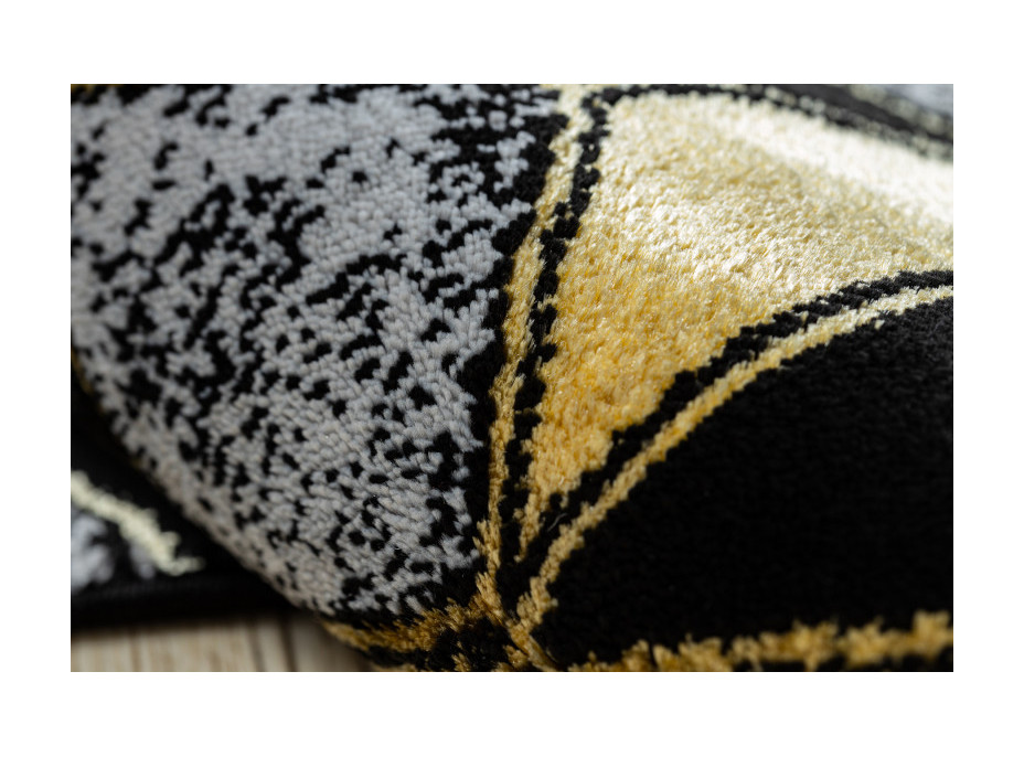 Behúň Gloss 400B 86 3D geometric black/gold