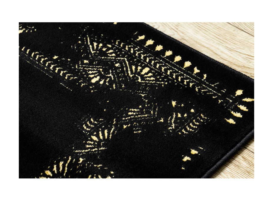 Behúň Gloss 408C 86 geometric black/gold