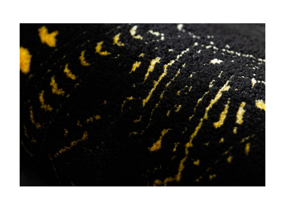 Behúň Gloss 408C 86 geometric black/gold