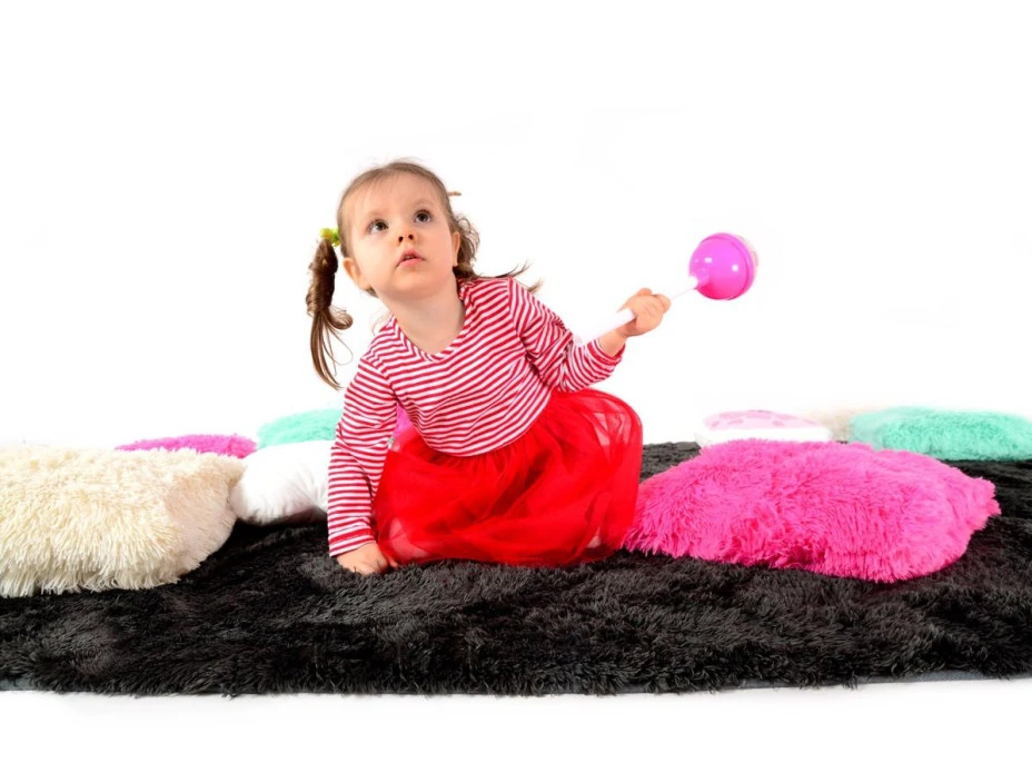 Plyšový detský koberec ČIERNY