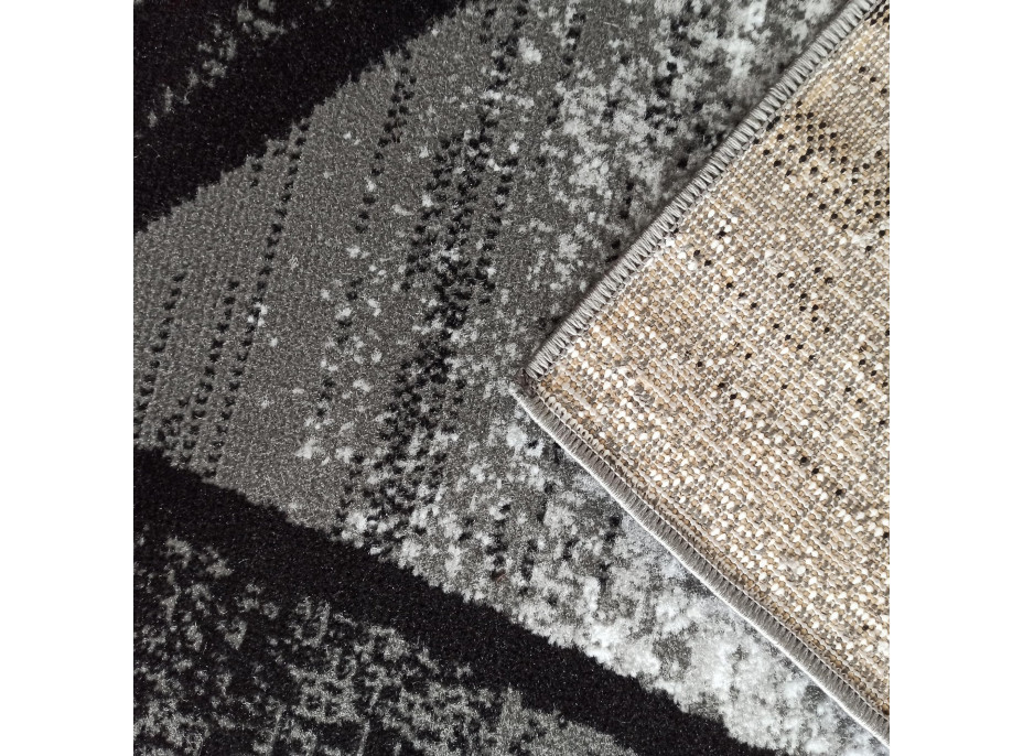 Kusový koberec HASTE Geometria - čierny