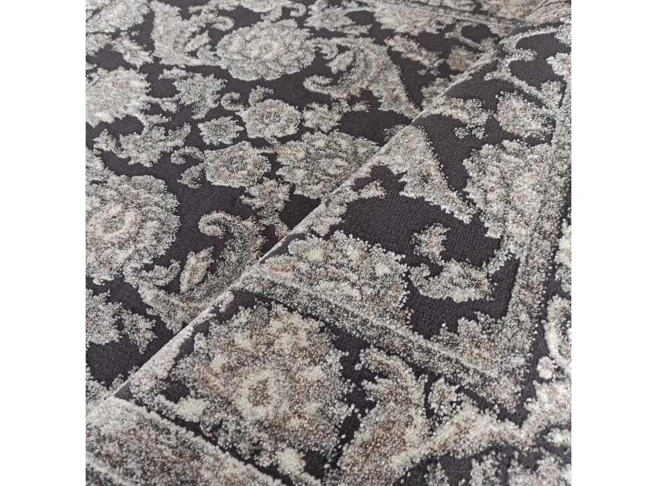 Kusový koberec MAGNE - kvety - čierny/sivý