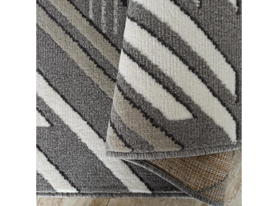 Kusový koberec KLARA pruhy - sivý