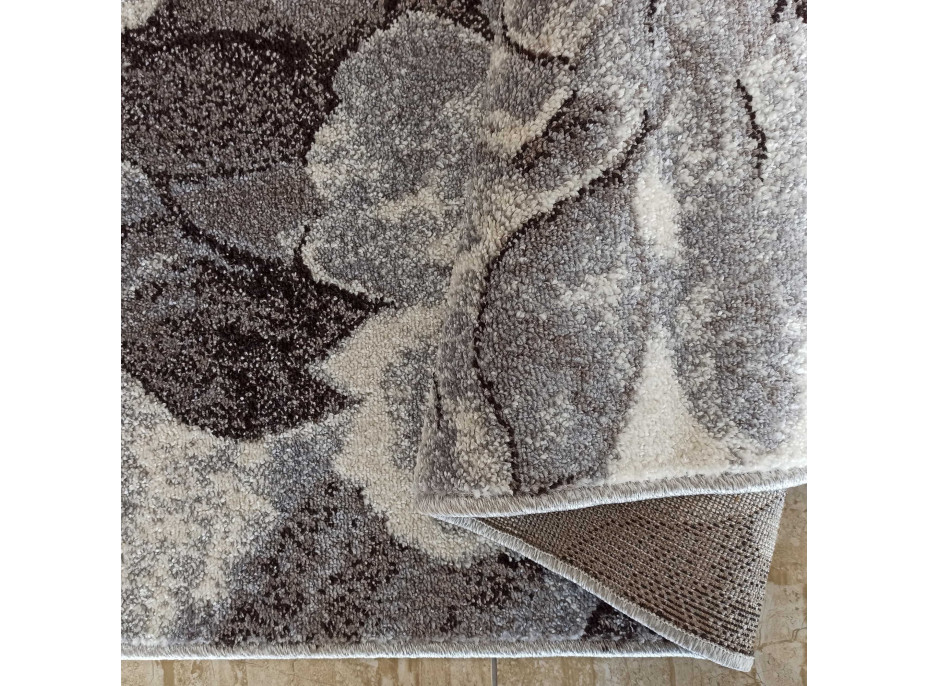 Kusový koberec PANNE kvety - odtiene šedej