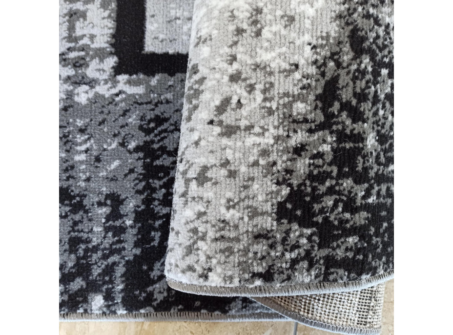 Kusový koberec HASTE Square - šedý/čierny