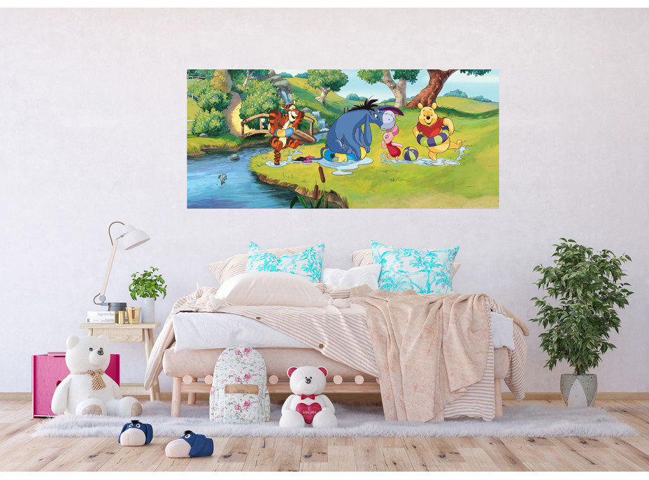 Detská fototapeta DISNEY - Medvedík PÚ s kamarátmi pri rieke - 202x90 cm