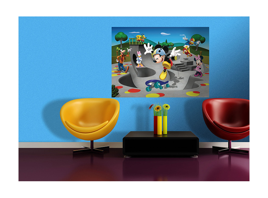 Detská fototapeta DISNEY - Mickey Mouse s kamarátmi na skejtoch - 155x110 cm