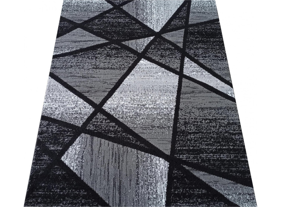 Kusový koberec HASTE Geometrie - černý