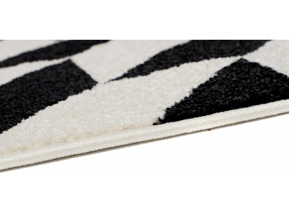 Kusový koberec MAROKO Geometric - čierny/biely