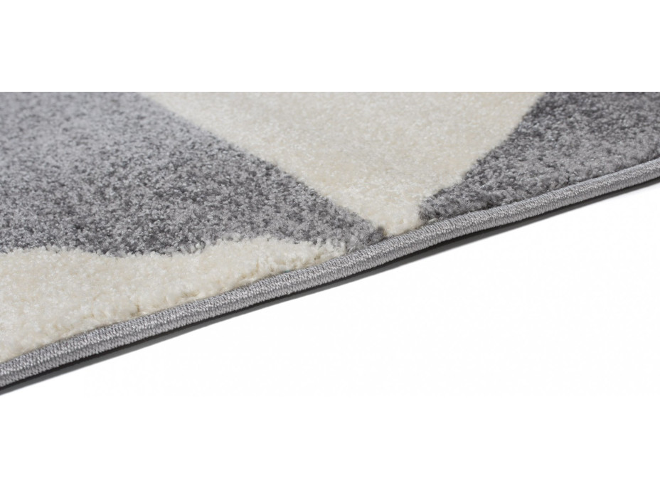 Kusový koberec MAROKO Triangles - šedý/krémový