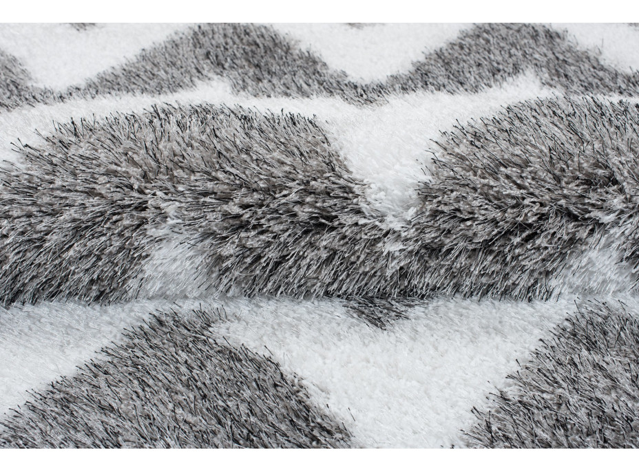 Kusový koberec Shaggy OPTIMAL Cik cak - svetlo šedý/biely