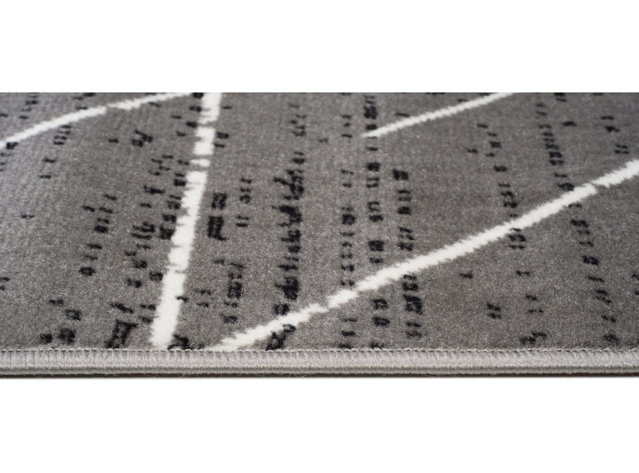 Kusový koberec GRACE Template - tmavo šedý/krémový
