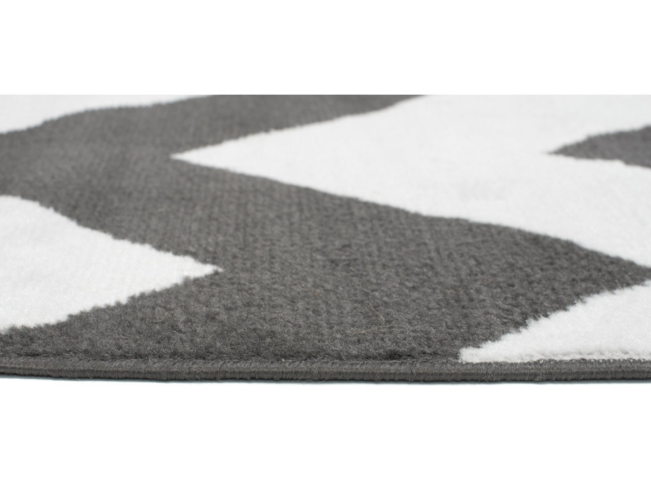 Kusový koberec BALI Cik-cak - tmavě šedý/bílý