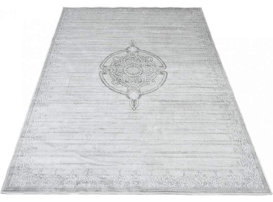 Kusový koberec ISFAHAN Saeb - strieborný