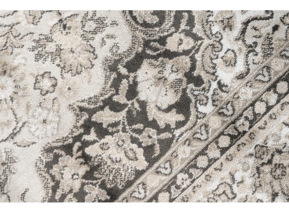 Kusový koberec ISFAHAN Baba - strieborný