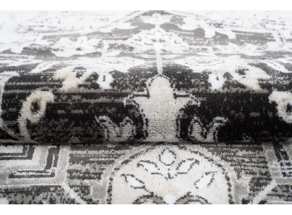 Kusový koberec ISFAHAN Alam - tmavo šedý/strieborný