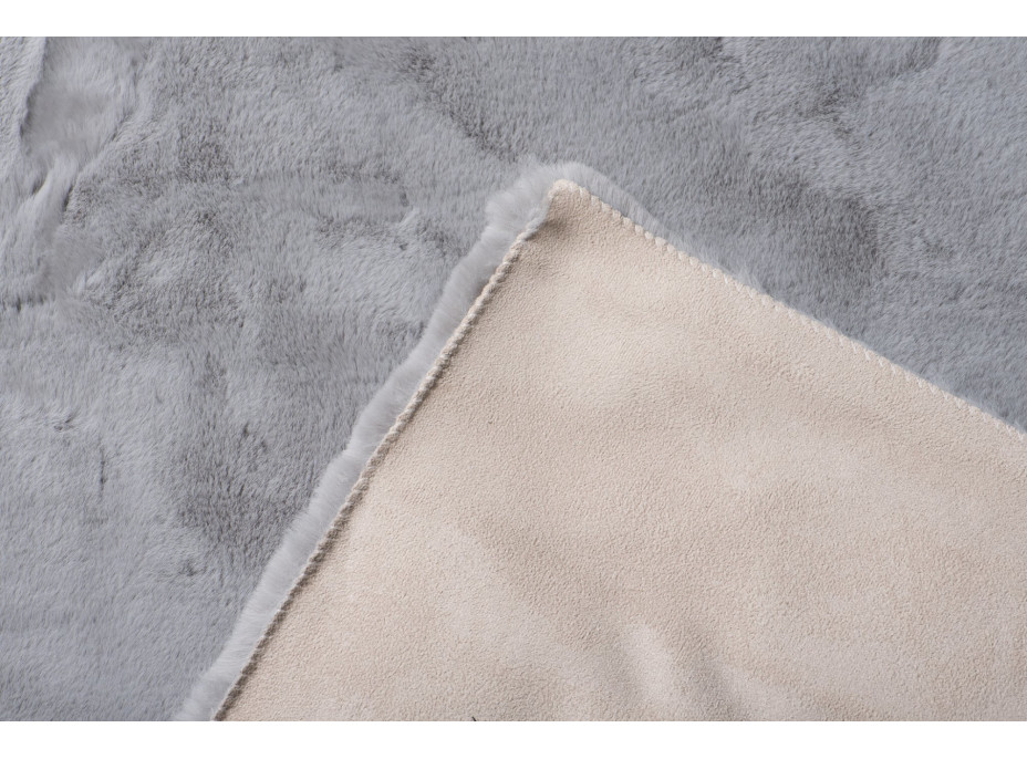 Kusový koberec RABBIT FUR - imitácia králičej kožušiny - svetlo šedý