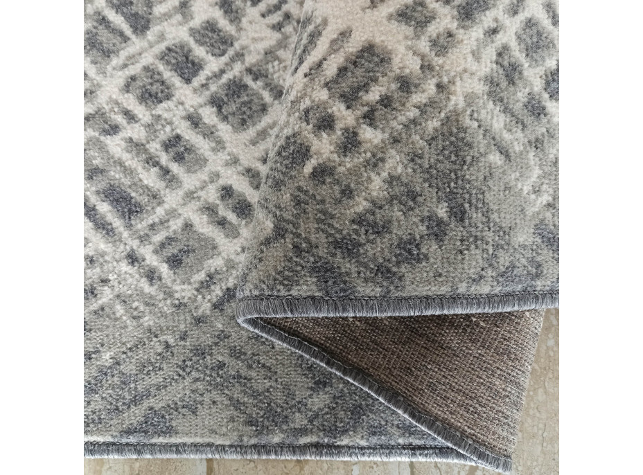 Kusový koberec ROXANNE Hatch - šedý