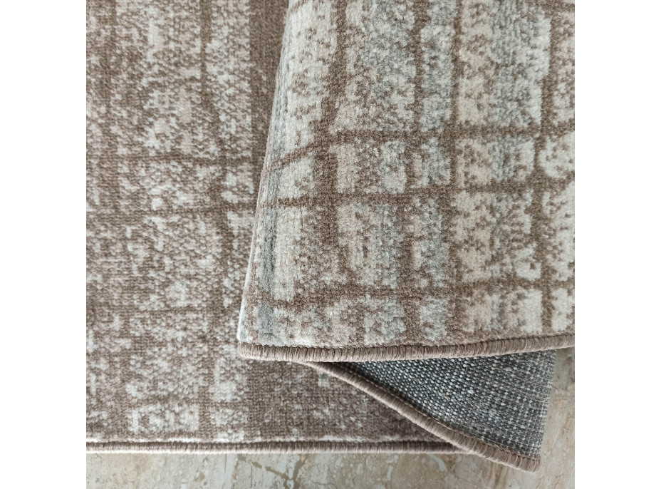 Kusový koberec ROXANNE Grid - hnedý