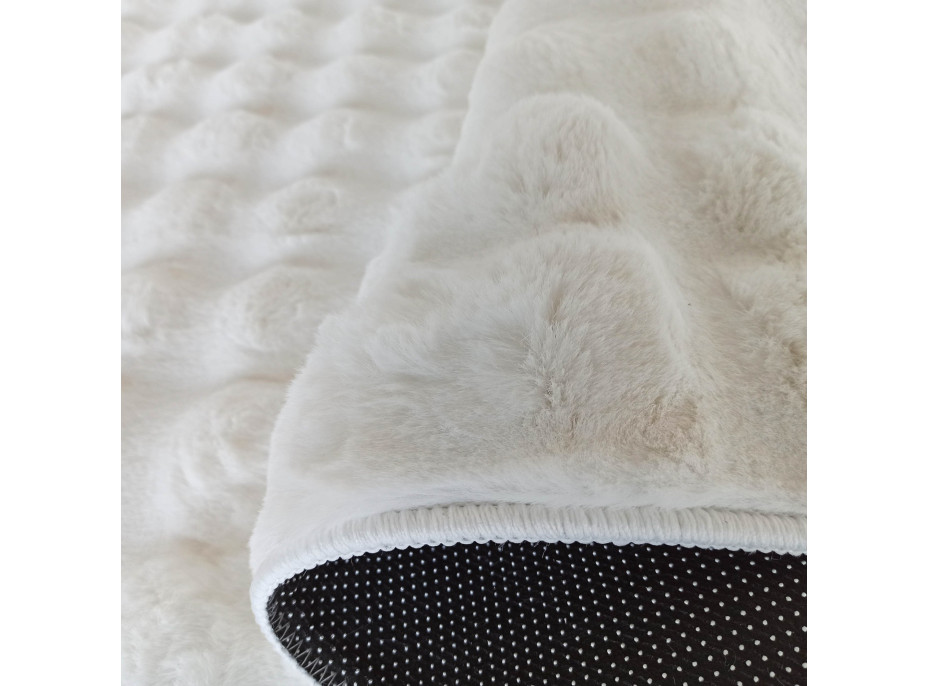 Kusový koberec MERLIN 3D - imitácia králičej kožušiny - biely