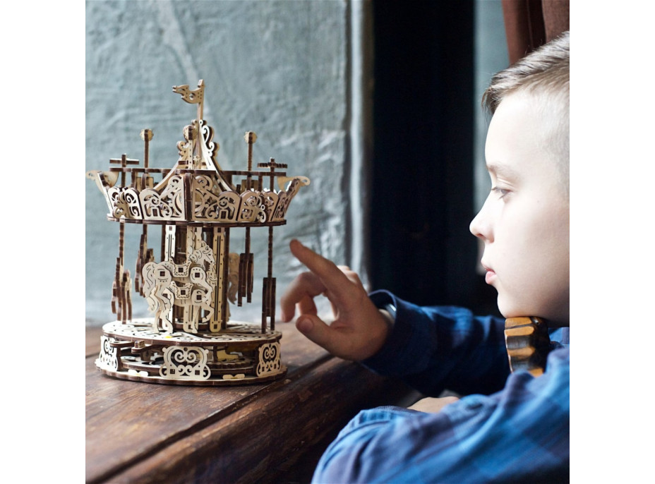 Ugears 3D drevené mechanické puzzle Kolotoč