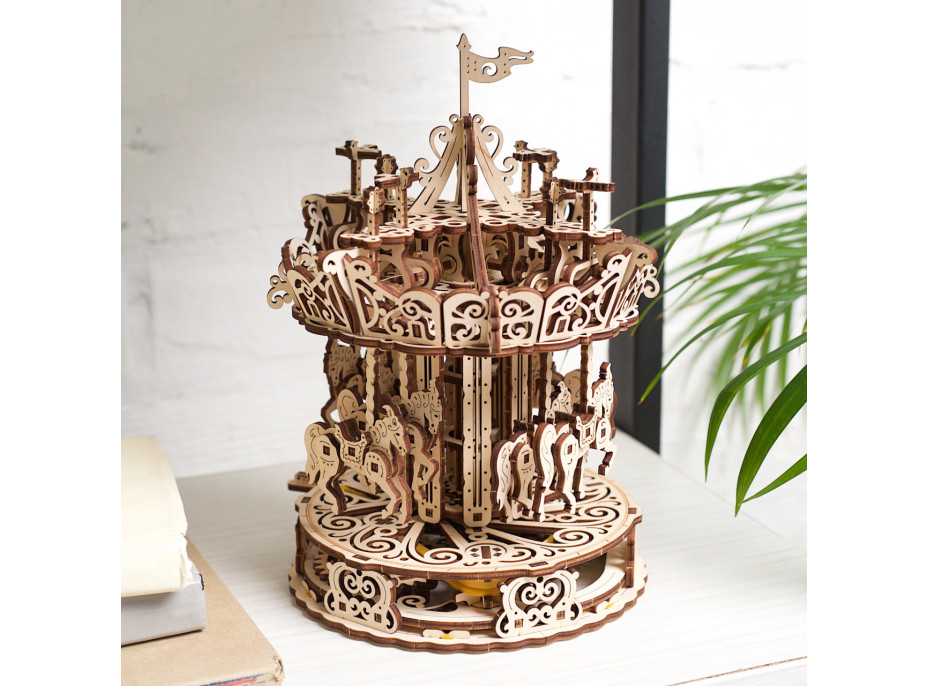 Ugears 3D drevené mechanické puzzle Kolotoč