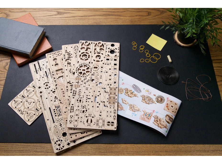Ugears 3D drevené mechanické puzzle Dozor-B Combat Vehicle