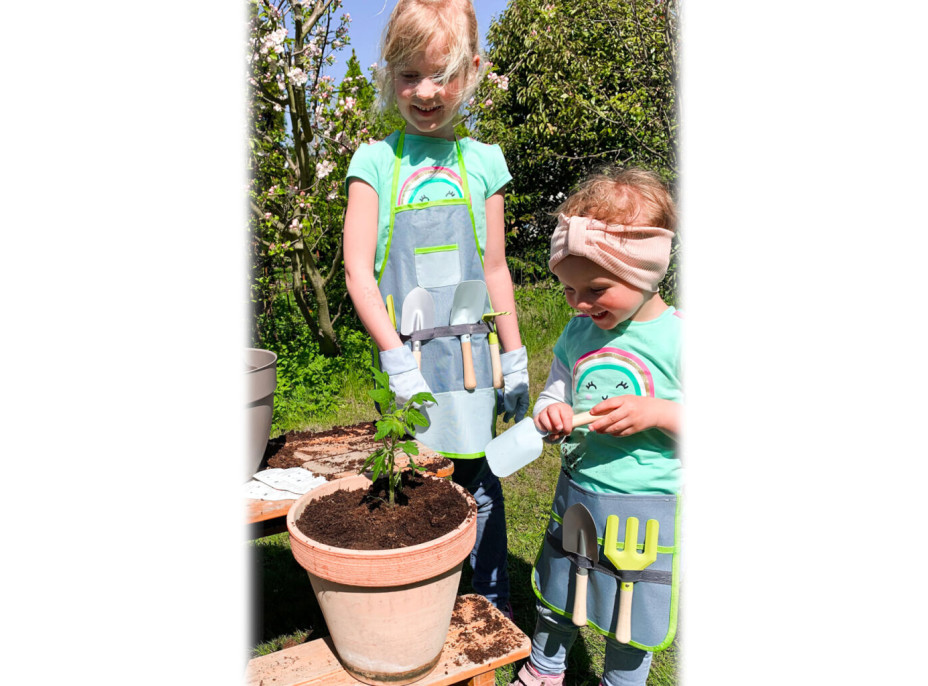 small foot Ľadvinka so záhradníckym náradím poškodený obal