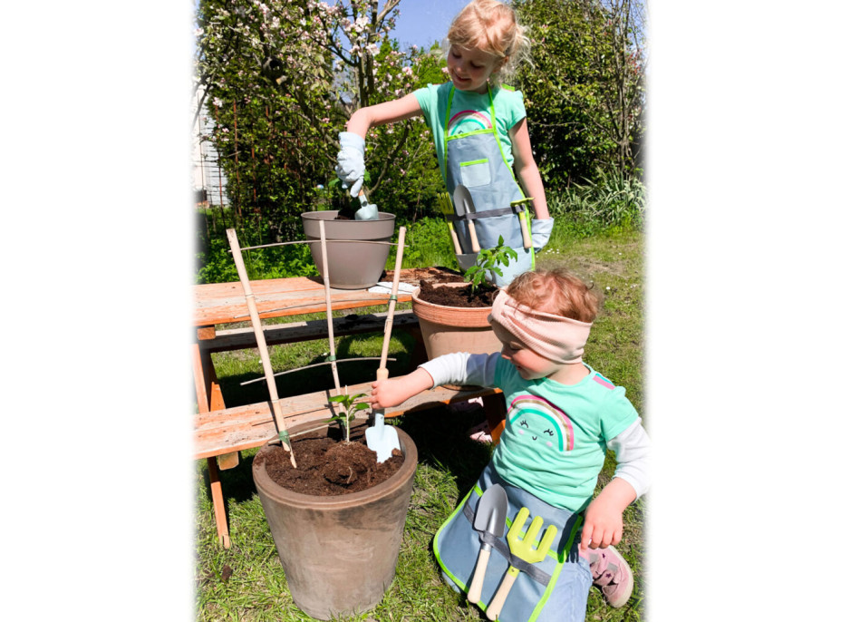 small foot Ľadvinka so záhradníckym náradím poškodený obal