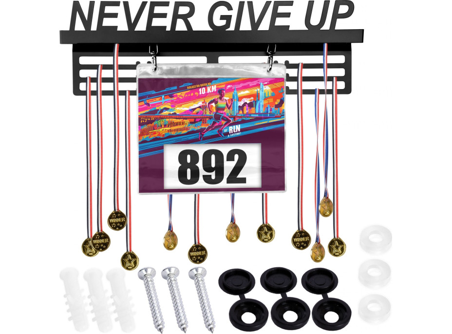 Kovový vešiak na medaily a štartové čísla NEVER GIVE UP - čierny