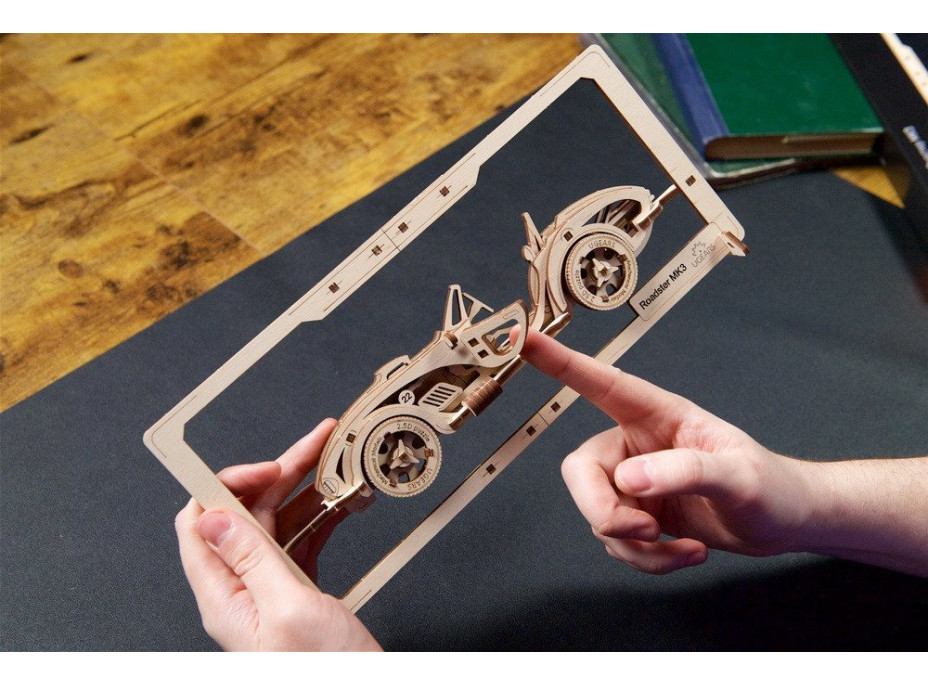 UGEARS 3D puzzle Roadster MK3 2,5D 62 dielikov