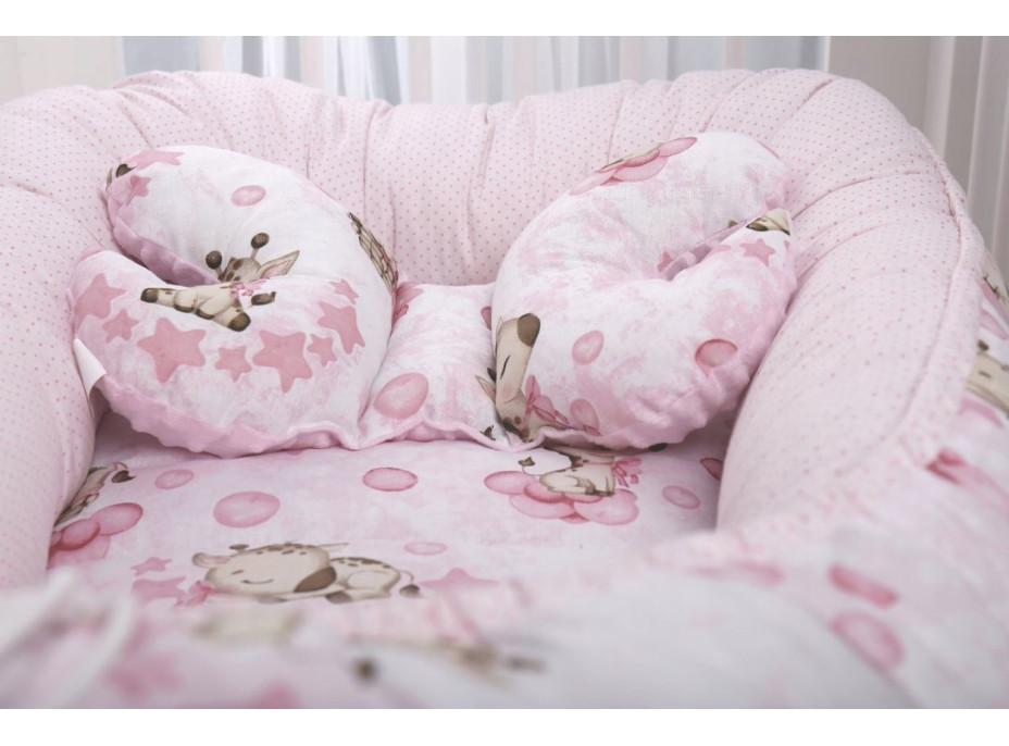 Obojstranné hniezdočko (kokon) pre bábätko - BABYMAM PREMIUM set 7v1 - Ružová žirafa so svetloružovou minkou