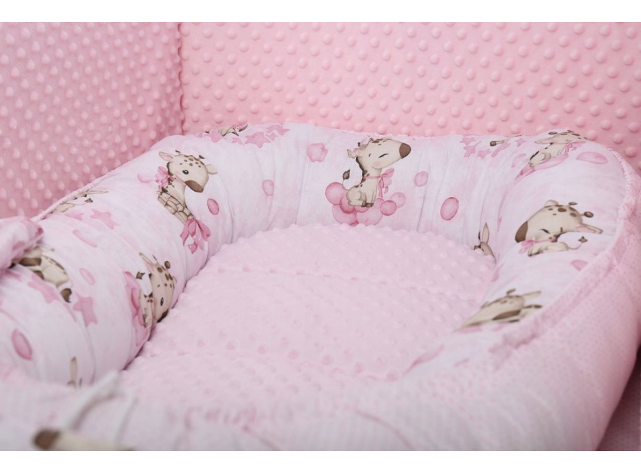 Obojstranné hniezdočko (kokon) pre bábätko - BABYMAM PREMIUM set 7v1 - Ružová žirafa so svetloružovou minkou
