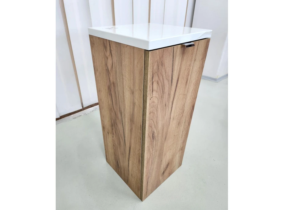 ZOSTAVNÉ: Kúpeľňová závesná skrinka KAPA dub zlatý - nízka spodná s košom na bielizeň