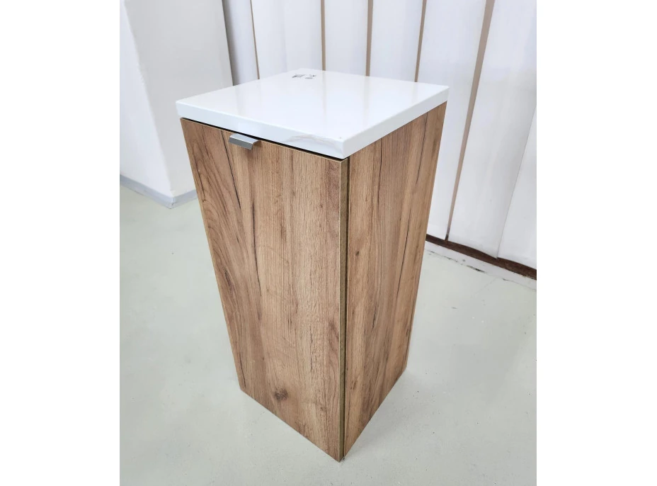 ZOSTAVNÉ: Kúpeľňová závesná skrinka KAPA dub zlatý - nízka spodná s košom na bielizeň