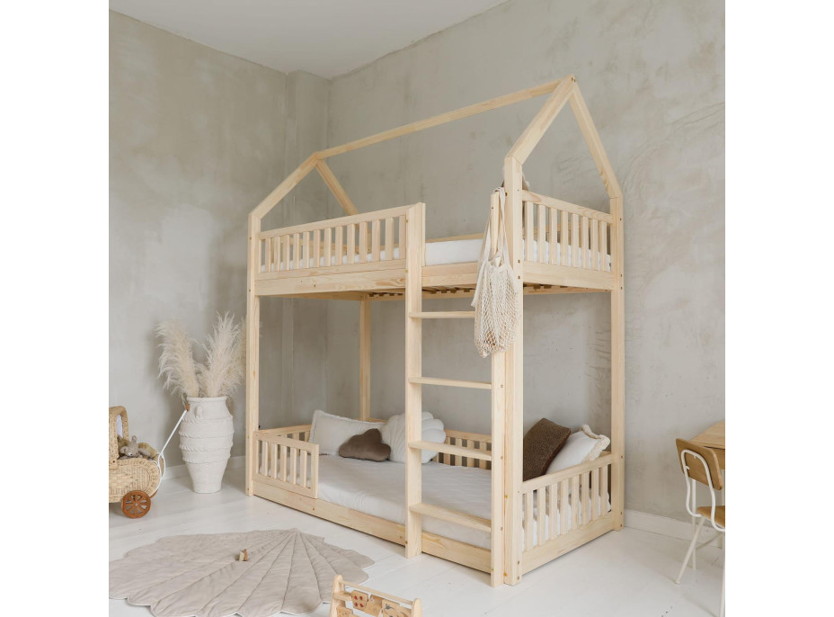 Detská poschodová domčeková posteľ z masívu borovice BIANCO s Montessori lôžkom - 200x90 cm - bez povrchových úprav
