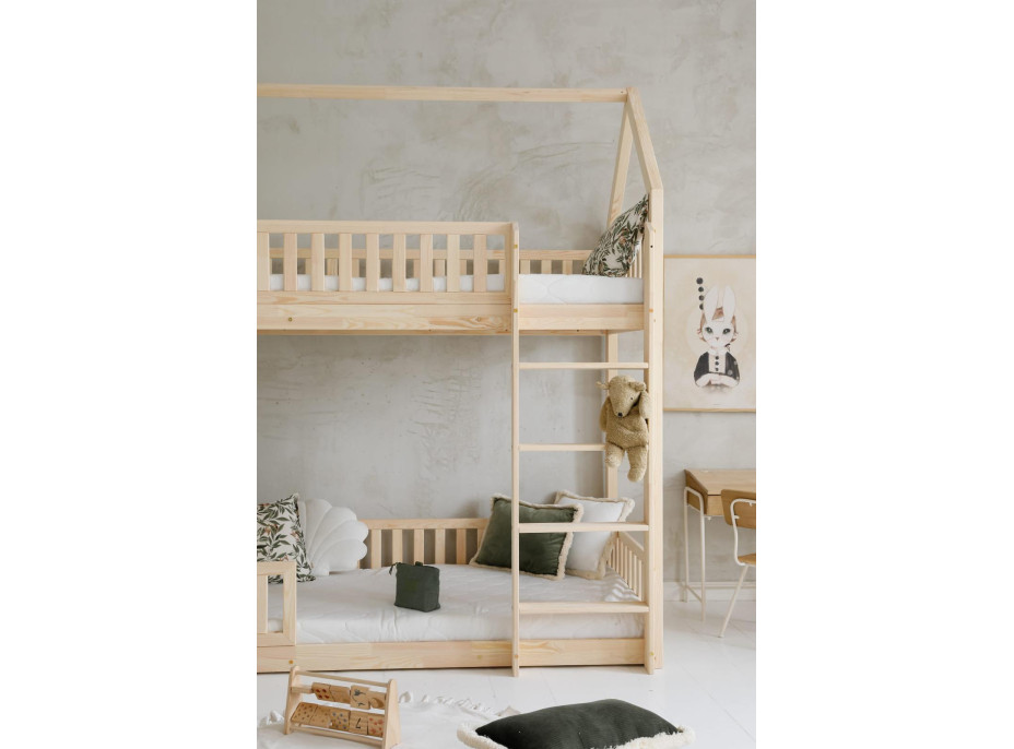 Detská poschodová domčeková posteľ z masívu borovice BIANCO s Montessori lôžkom - 200x90 cm - bez povrchových úprav