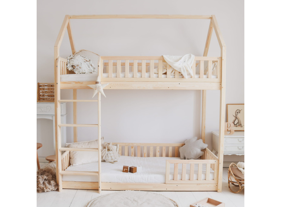 Detská poschodová domčeková posteľ z masívu borovice BIANCO s Montessori lôžkom - 200x90 cm - bez povrchových úprav