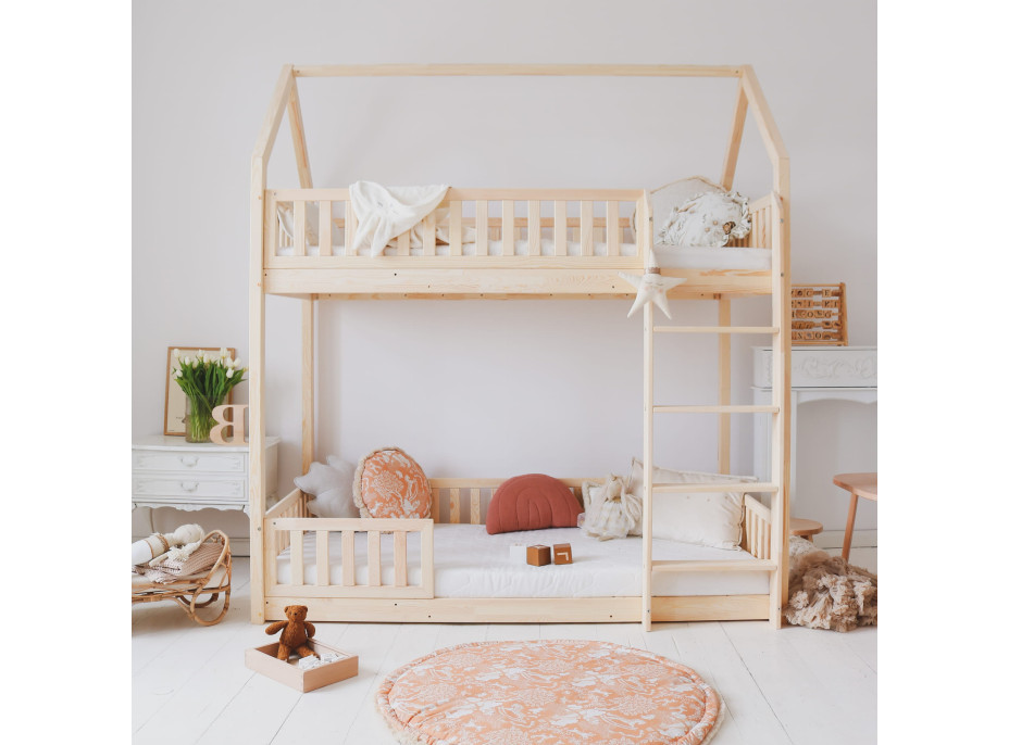 Detská poschodová domčeková posteľ z masívu borovice BIANCO s Montessori lôžkom - 200x90 cm - bez povrchových úprav
