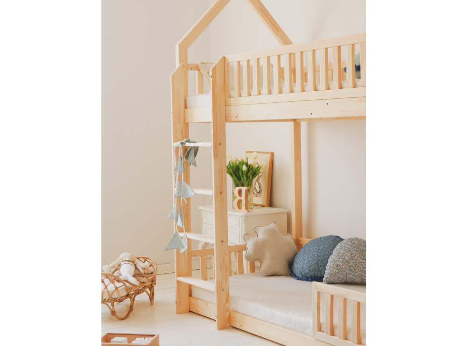 Detská poschodová domčeková posteľ z masívu borovice BIANCO s Montessori lôžkom - 200x90 cm - bez povrchových úprav