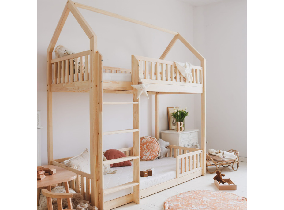 Detská poschodová domčeková posteľ z masívu borovice BIANCO s Montessori lôžkom - 200x90 cm - bez povrchových úprav