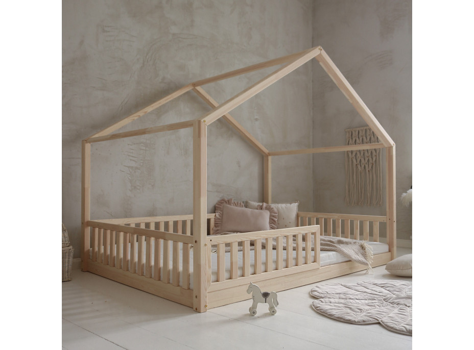 Detská domčeková Montessori posteľ z masívu borovice Bedhouse FENCE - 200x140 cm